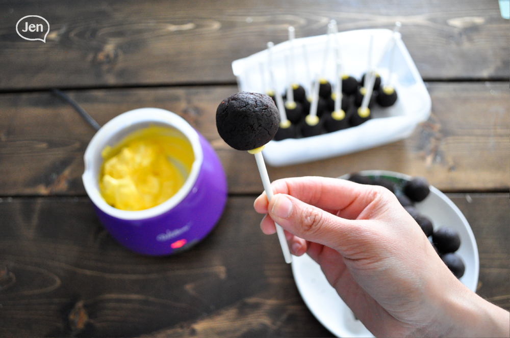 how to make cake pops, chocolate cake, spicy chocolate, cake pops, emoji cake pops, home baker, love to bake, montreal baker, youtuber, montreal blogger, montrealer, chocolate cake pops