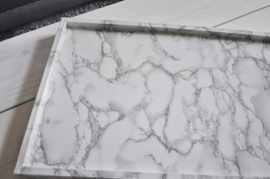 DIY, marble, tray, vinyl, craft, coffee table tray, desk tray, organizing hack, marble tray, fake marble, DIY marble