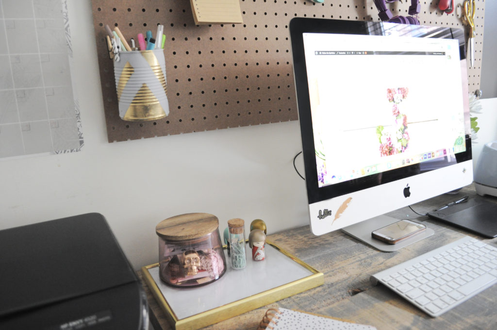 Diy, desk organization hacks, montreal blogger, diy dollar store, organized desk, pegboard hack, follow the sprinkles, diy tray, diy marble tray, diy pegboard