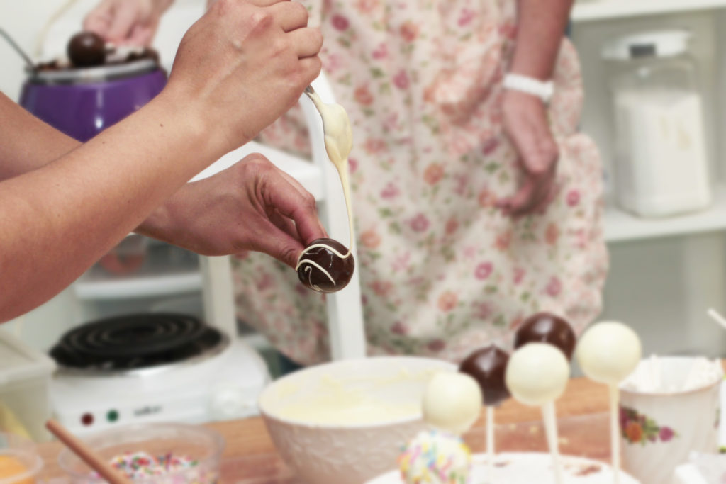 follow the sprinkles, baking class, cake pops class, baking class montreal, montreal blogger, jen guevara, montrealer, baking montreal, home baker, love to bake, cake pops montreal, baking classes in montreal