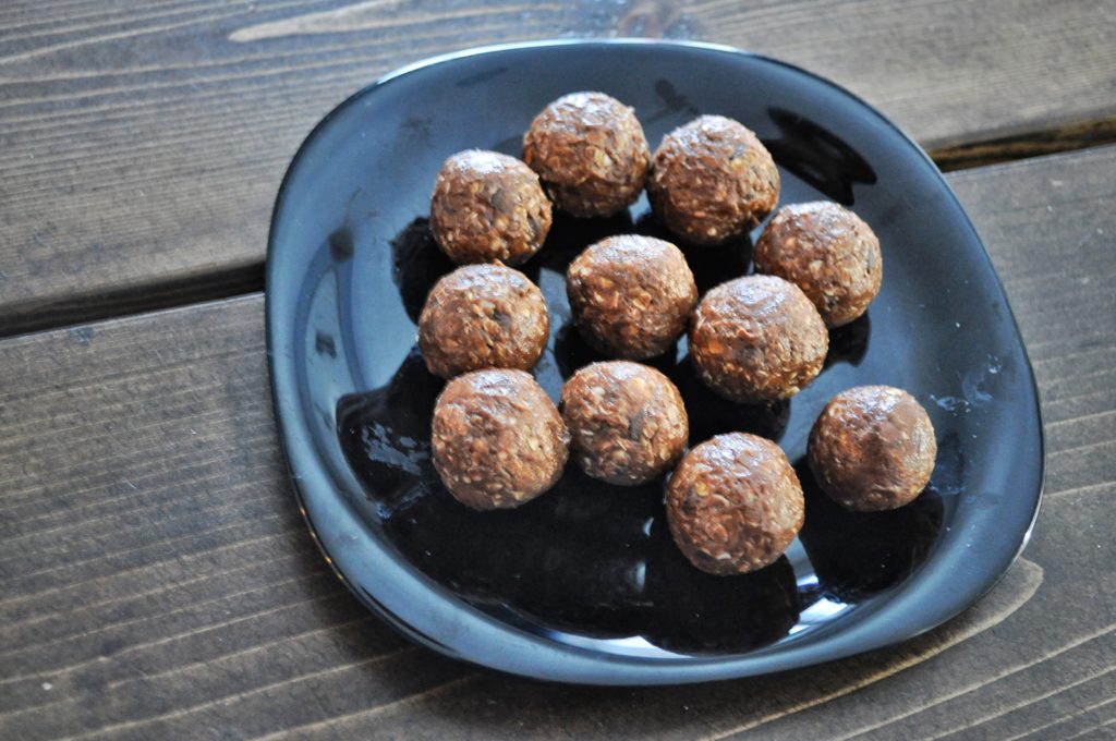 no bake, peanut butter, easy recipe, chocolate, cocoa powder, no bake peanut butter, energy balls, healthy snack, fast and easy healthy snack, no bake peanut butter balls, no bake power balls