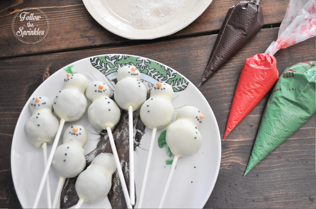 diy, home baker, Christmas cake pops, holiday baking, montreal blogger, snowman cake pop, christmas tree cake pop, present cake pop, easy baking, baking project, montreal vlogger, montrealer, happy baking, cake pops montreal, cake pops tricks