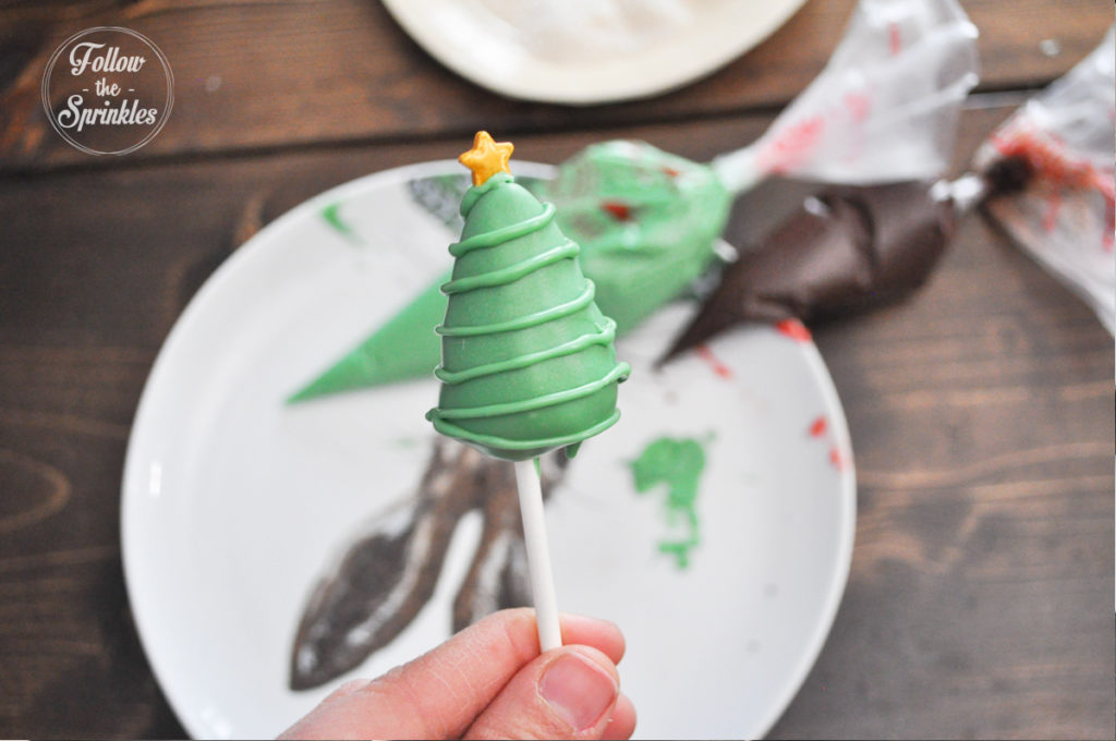 diy, home baker, Christmas cake pops, holiday baking, montreal blogger, snowman cake pop, christmas tree cake pop, present cake pop, easy baking, baking project, montreal vlogger, montrealer, happy baking, cake pops montreal, cake pops tricks