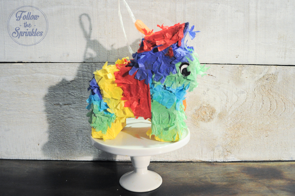 DIY piñata, DIY pinata, Unicorn pinata, unicornio, pinñata, how to make an unicorn piñata, diy pinata, tissue paper unicorn, montreal blogger, DIY party decor, easy party decor