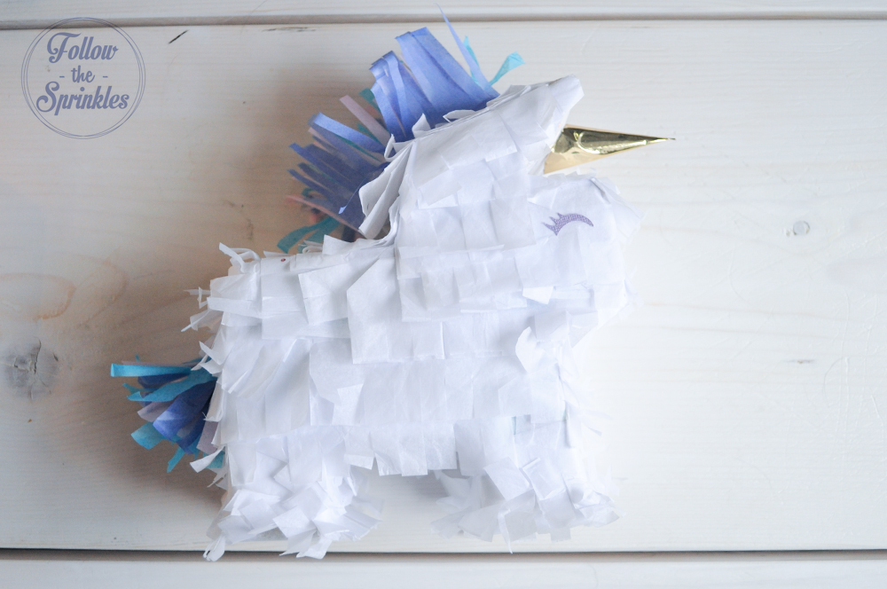 DIY piñata, DIY pinata, Unicorn pinata, unicornio, pinñata, how to make an unicorn piñata, diy pinata, tissue paper unicorn, montreal blogger, DIY party decor, easy party decor