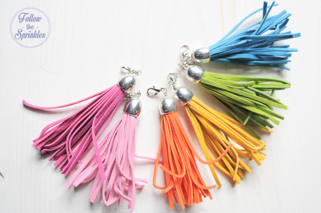 Tassels, tassel keychains, diy tassels, how to make tassels, diy keychain, galentines, galentine idea, easy diy gift, follow the sprinkles, montreal blogger, canadian blogger, tassels raindow