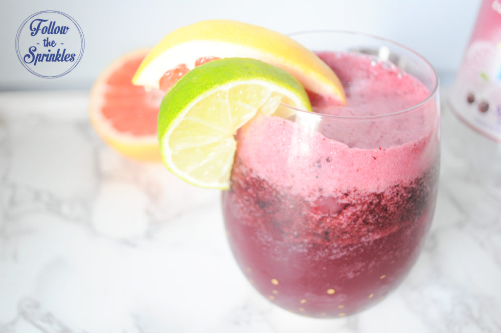 Blueberry, vodka, vodka cocktail, skinny bitch, fruit skinny bitch, fun keto coktail, diy keto drink, fitgirl cocktail, keto friendly, blueberry cocktail, fitgirl summer drink