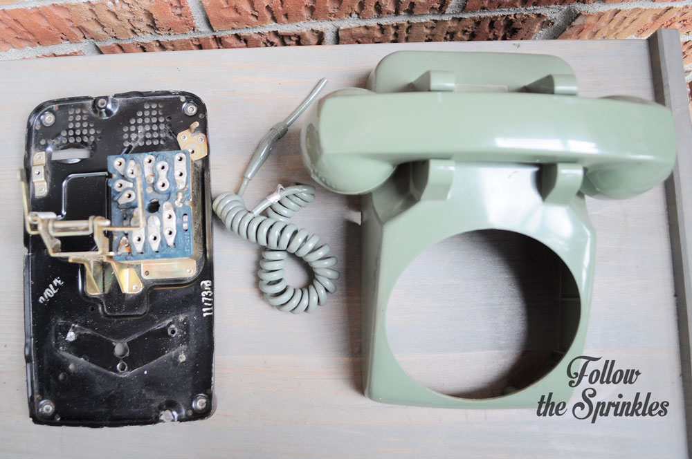 DIY Planter, DIY Phone planter, DIY succulent planter, succulent planter, old school phone, diy repurposing, repurposing old stuff, montreal blogger, canadian blogger, diy blogger