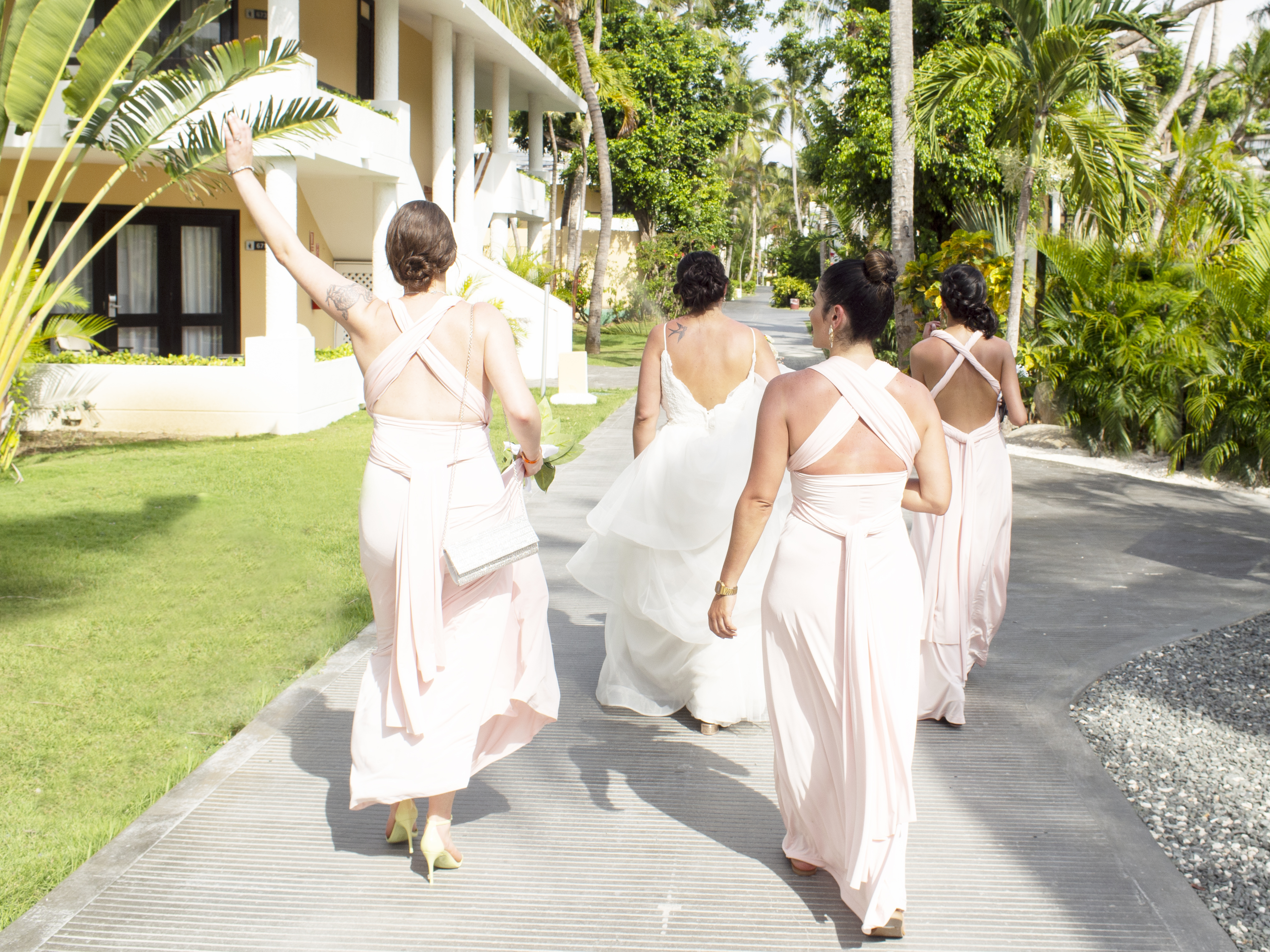 Destination wedding, bridesmaids, bavaro princess resort, Dominican republic, Bavaro princess resort Punta Cana, punta cana wedding, destination wedding canadians, canadian colombian wedding, tayvara, bridesmaids morning, how to choose your bridesmaids