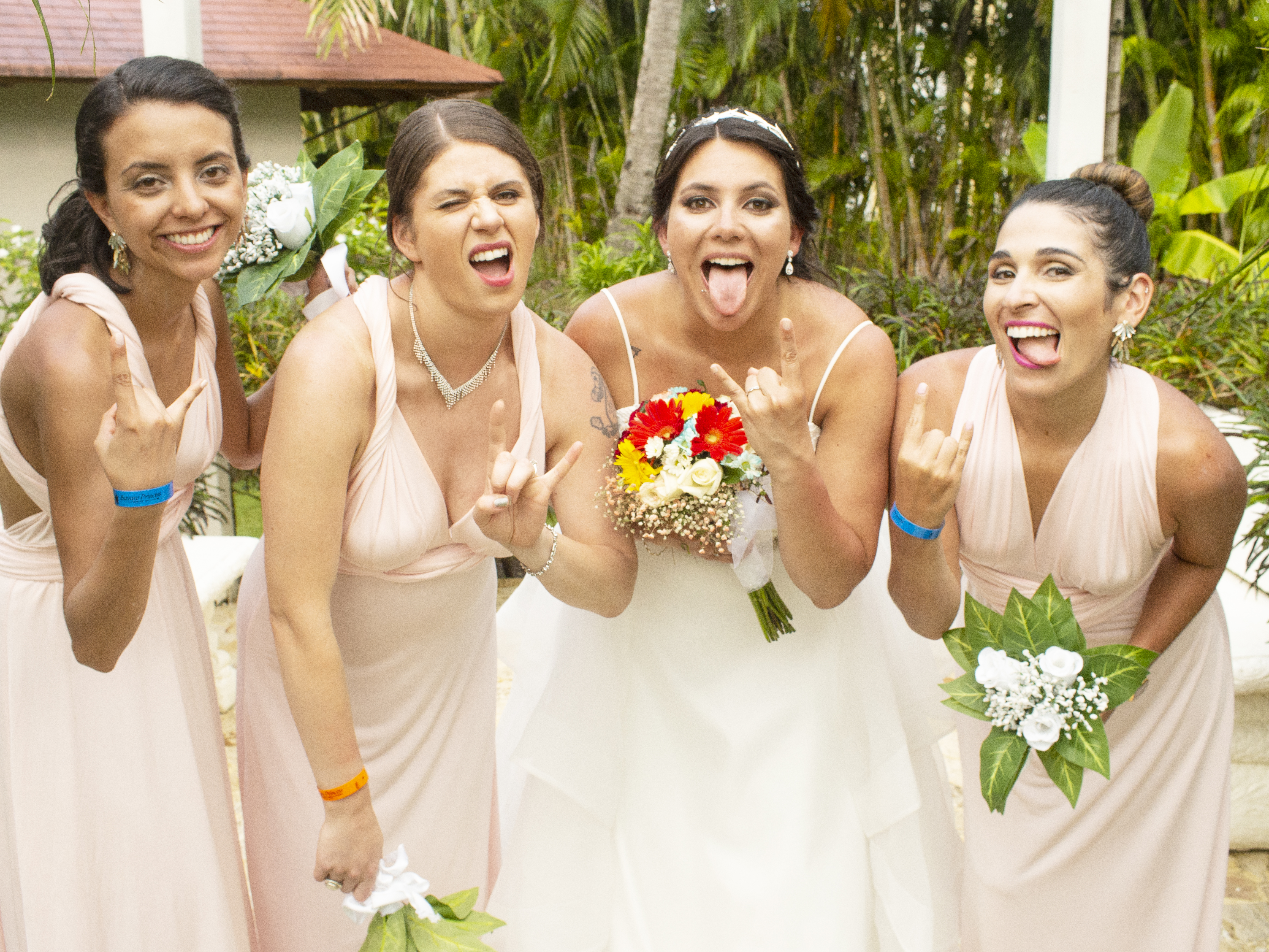 Destination wedding, bridesmaids, bavaro princess resort, Dominican republic, Bavaro princess resort Punta Cana, punta cana wedding, destination wedding canadians, canadian colombian wedding, tayvara, bridesmaids morning, how to choose your bridesmaids