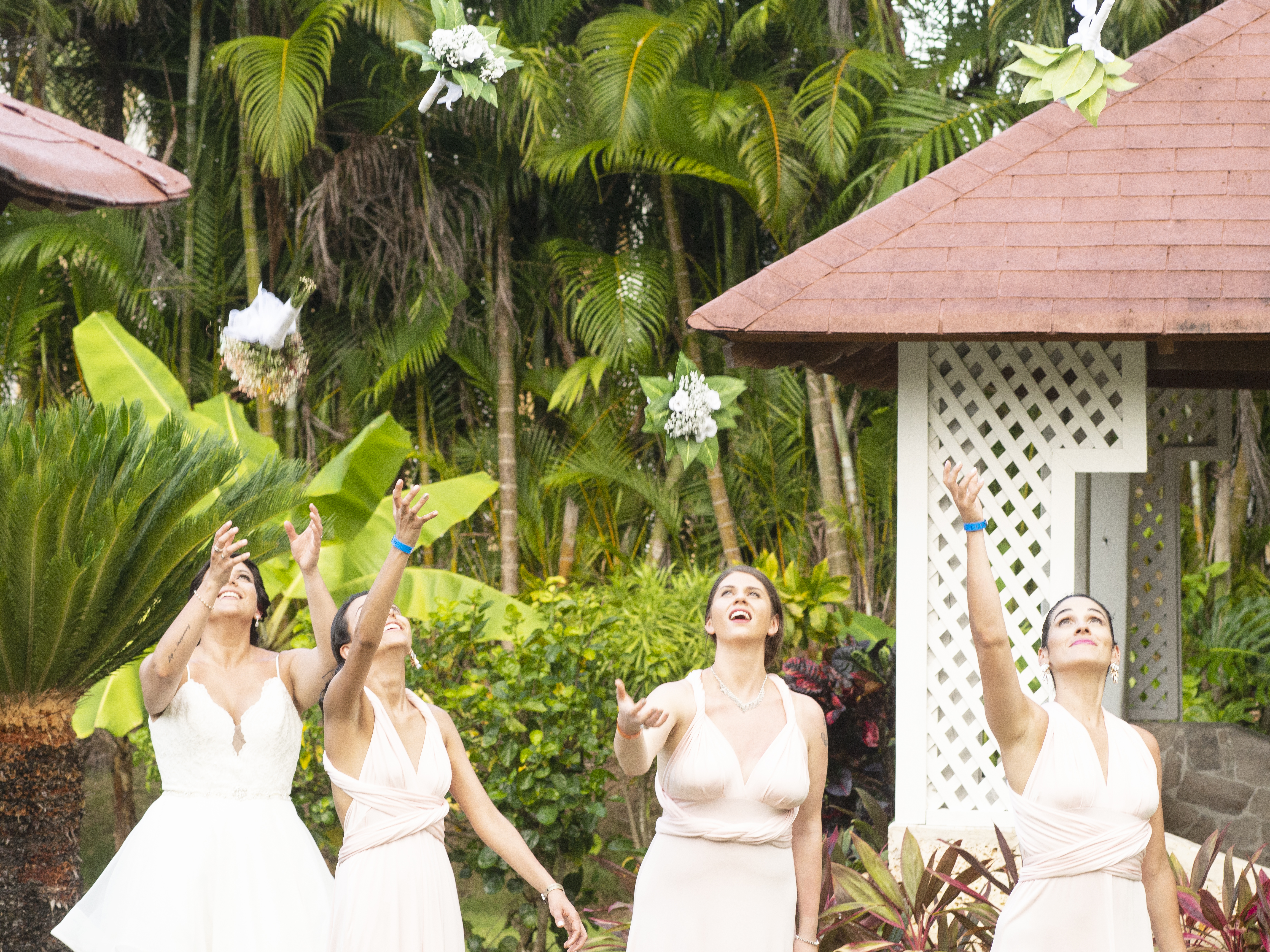 Destination wedding, bridesmaids, bavaro princess resort, Dominican republic, Bavaro princess resort Punta Cana, punta cana wedding, destination wedding canadians, canadian colombian wedding, tayvara, bridesmaids morning, how to choose your bridesmaids