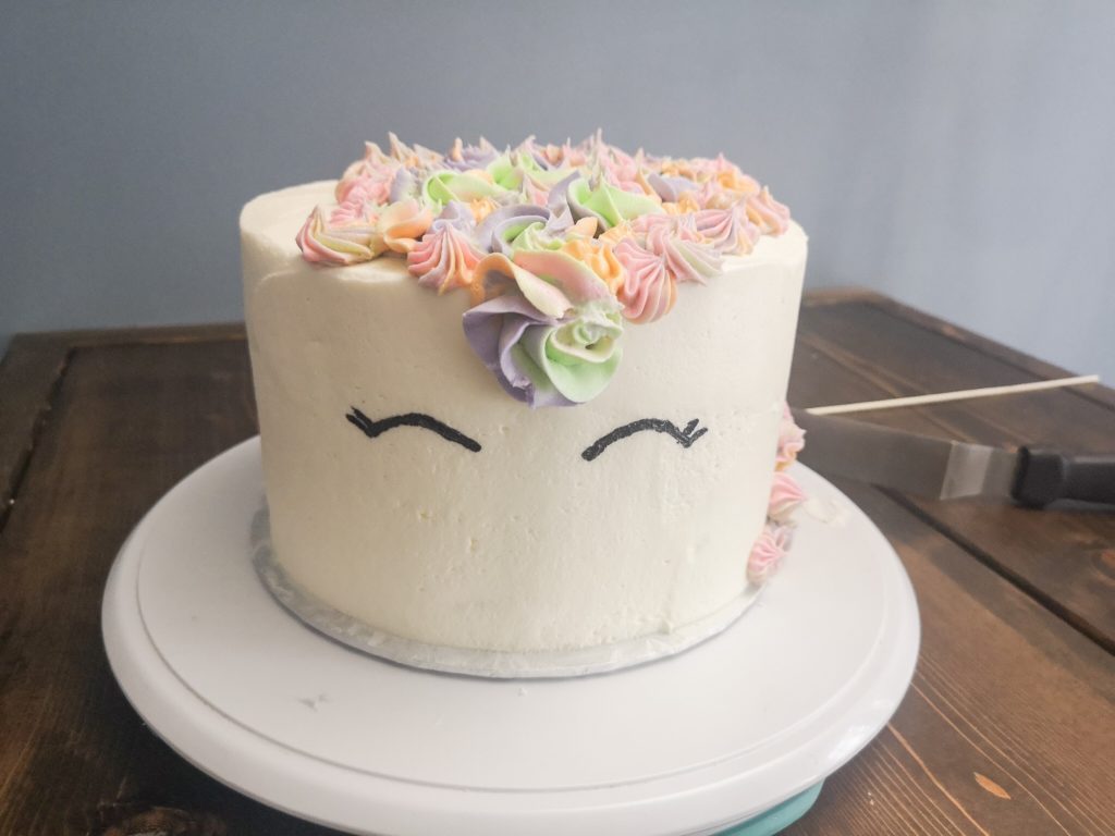 Montreal baker, home baker, baking bloger, Unicorn cake, diy unicorn cake, piñata cake, funfetti cake, how to make a unicorn cake