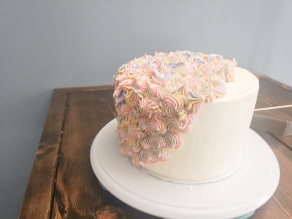 Montreal baker, home baker, baking bloger, Unicorn cake, diy unicorn cake, piñata cake, funfetti cake, how to make a unicorn cake